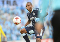 力強いプレーで攻撃に絡み、ゴールを脅かしたアダイウトン（磐田）【明治安田Ｊ１ 第32節 柏vs磐田】