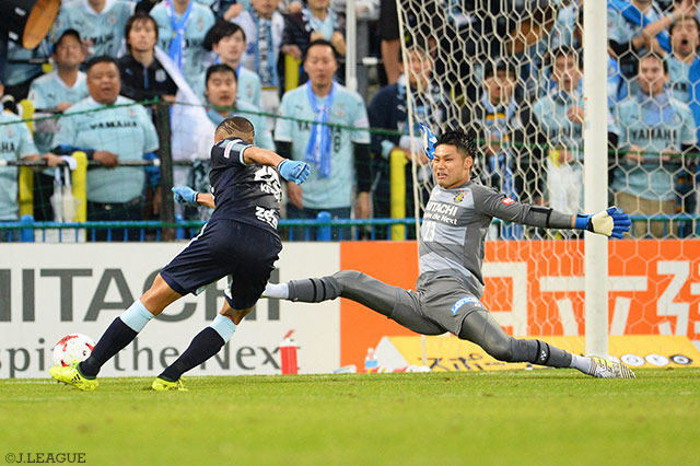 最後まで集中力を保ち、第23節以来の無失点に抑えた中村 航輔（柏）【明治安田Ｊ１ 第32節 柏vs磐田】