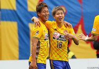 リードを3点に広げる追加点を華麗なミドルシュートで突き刺した三田 啓貴（仙台 #18）【明治安田Ｊ１ 第32節 仙台vs大宮】