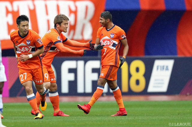 18分にオウンゴールで幸先良く先制した新潟【明治安田Ｊ１ 第32節 新潟vs甲府】