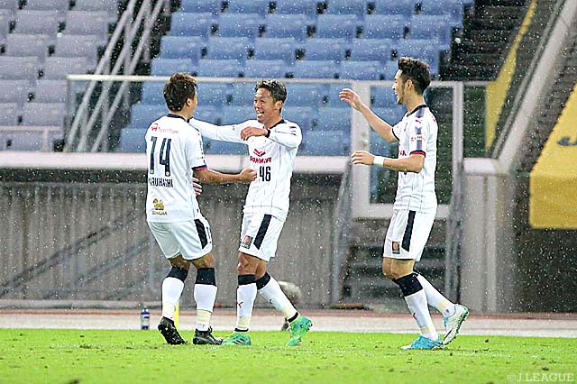 64分に清武 弘嗣（中央）が同点弾。Ｃ大阪はここから6分間で3点をあげ、一気に試合を決めた【明治安田Ｊ１ 第32節 横浜FMvsＣ大阪】