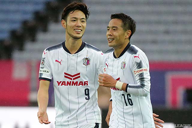  今季は古巣戦で活躍する水沼 宏太（右、Ｃ大阪）、日産スタジアムでもゴールを決めた【明治安田Ｊ１ 第32節 横浜FMvsＣ大阪】