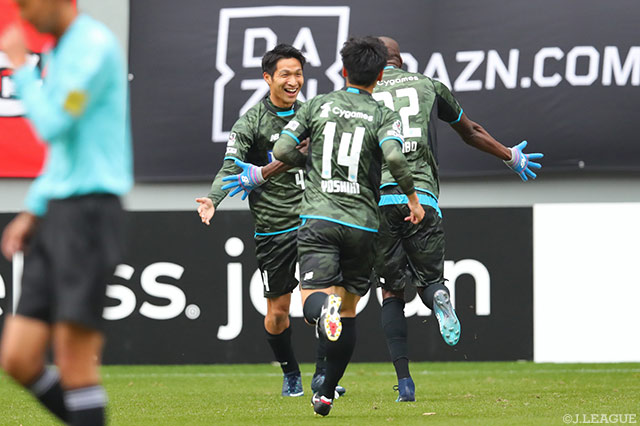 原川 力の鮮やかな直接FKで試合の均衡を破った鳥栖【明治安田Ｊ１ 第32節 鳥栖vsFC東京】