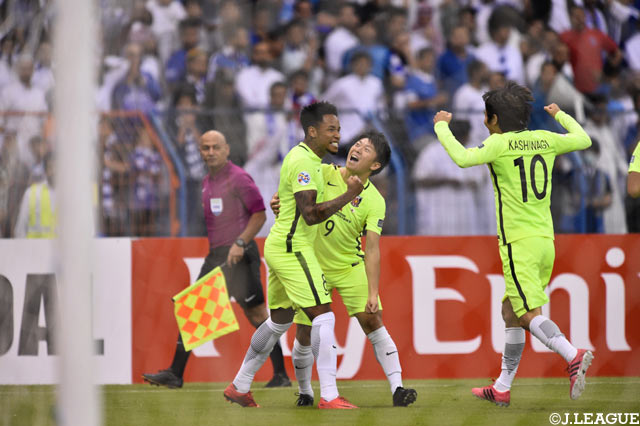 貴重なアウェイゴールを決めたラファエル シルバを、チームメイトが祝福【ＡＣＬ 決勝 第1戦 アルヒラルvs浦和】