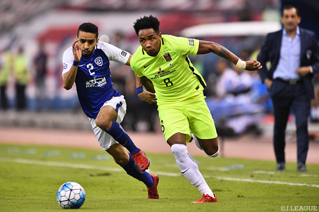 鋭いドリブルで左サイドを突破したラファエル シルバ（浦和）【ＡＣＬ 決勝 第1戦 アルヒラルvs浦和】