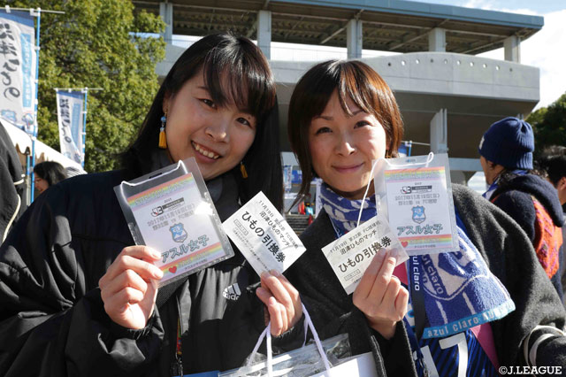 記念グッズをもらって応援のモチベーションもＵＰ！【明治安田Ｊ３ 第32節 沼津vs琉球】