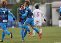 先制から2分後に久富 賢（右）が追加点を奪い、ホーム最終戦を白星で締めくくった秋田【明治安田Ｊ３ 第32節 秋田vs福島】