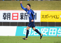 矢の様な一撃でＪリーグ初得点となる先制点を突き刺した佐藤 和樹（富山）【明治安田Ｊ３ 第32節 富山vs長野】