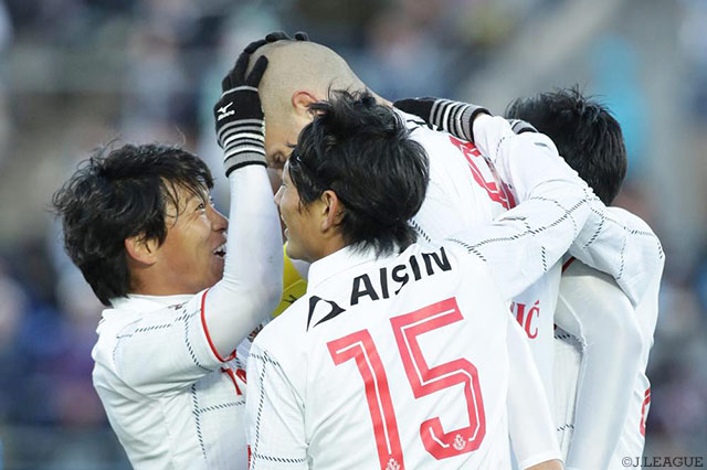 シモビッチがGKとの1対1を制して26分に先制した名古屋【明治安田Ｊ２ 第42節 讃岐vs名古屋】