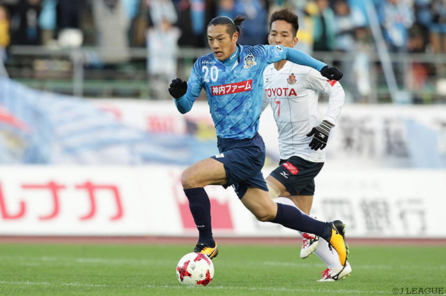 Ｊ２通算200試合を達成した原 一樹（讃岐）は70分まで前線で奮闘【明治安田Ｊ２ 第42節 讃岐vs名古屋】