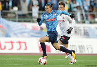 J2通算200試合を達成した原 一樹(讃岐)は70分まで前線で奮闘【明治安田J2 第42節 讃岐vs名古屋】
