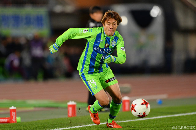 前半終盤での交代出場でＪ２通算200試合出場を達成した藤田 征也（湘南）【明治安田Ｊ２ 第42節 湘南vs町田】