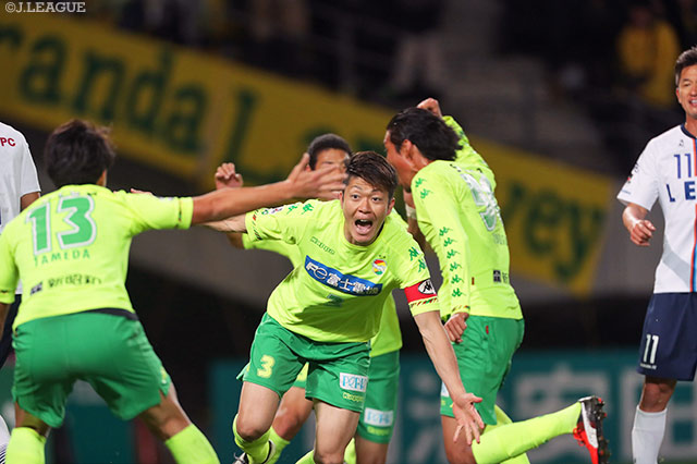 近藤 直也（#3）の劇的逆転ヘッドで6位に滑り込み、PO進出を勝ち取った千葉【明治安田Ｊ２ 第42節 千葉vs横浜FC】