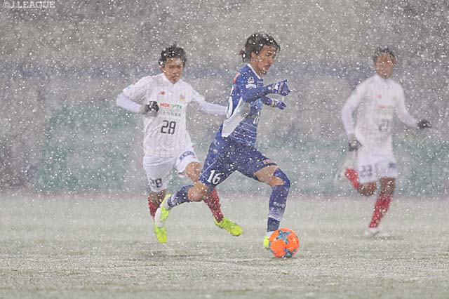 気温1.3℃、雪の降りしきる中での一戦となった【明治安田Ｊ２ 第42節 山形vs岐阜】