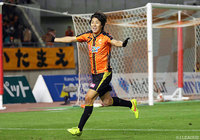 抑えの効いた先制弾で試合の均衡を破った大石 治寿（山口）【明治安田Ｊ２ 第42節 山口vs愛媛】