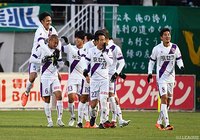 20分、ゴール前の混戦から本多 勇喜（#6）が決め、京都が先制する【明治安田Ｊ２ 第42節 松本vs京都】