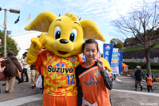 パルちゃんと記念にパシャリ！【明治安田Ｊ１ 第33節 清水vs新潟】