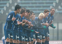 先制点後に“ゆりかご”パフォーマンスをみせる福岡イレブン。幸先のよいスタートを切る【Ｊ１昇格プレーオフ 準決勝 福岡vs東京Ｖ】 