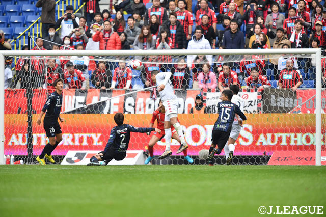 ジェイ（札幌）がヘディングシュートを決め、チームに勝利を呼び込む【明治安田Ｊ１ 第33節 Ｇ大阪vs札幌】