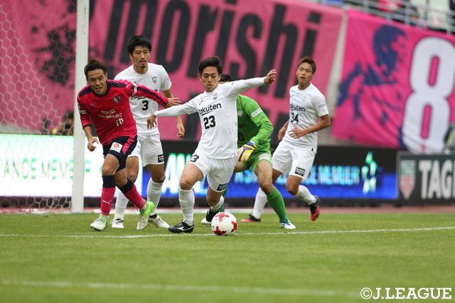 途中出場の松下 佳貴（神戸）らが必至にゴールを守った【明治安田Ｊ１ 第33節 Ｃ大阪vs神戸】