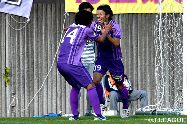 首位秋田相手に2ゴールを決めた越智 亮介（藤枝）【明治安田Ｊ３ 第33節 藤枝vs秋田】