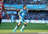 前半終了間際に追加点を決めた小林 悠（川崎Ｆ）【明治安田Ｊ１ 第34節 川崎Ｆvs大宮】