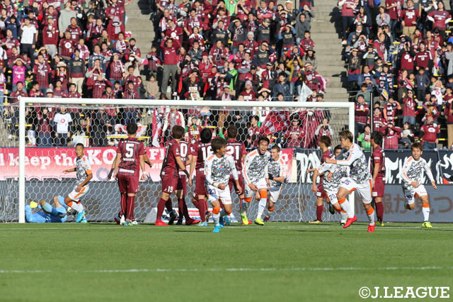 直接FKで同点ゴールをマークした北川 航也（清水）【明治安田Ｊ１ 第34節 神戸vs清水】