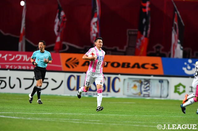 鳥栖は田川 亨介がゴールを挙げ、前半の内に1点を返した【明治安田Ｊ１ 第34節 札幌vs鳥栖】