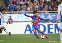 途中出場の久保 建英は果敢にシュートを放つ（FC東京）【明治安田Ｊ１ 第34節 FC東京vsＧ大阪】