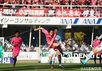 優勝に向け積極的にシュートを放つ金崎 夢生（鹿島）【明治安田Ｊ１ 第34節 磐田vs鹿島】