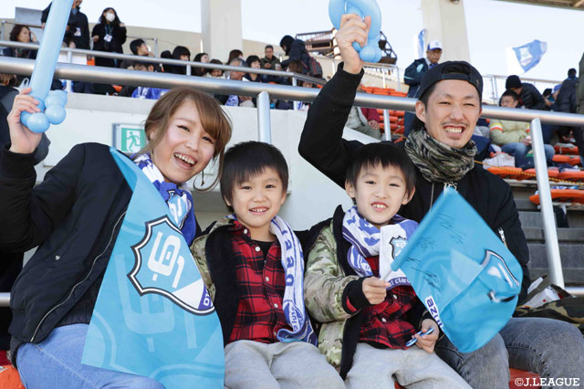 応援グッズを手に家族で試合観戦！【明治安田Ｊ３ 第34節 沼津vs栃木】