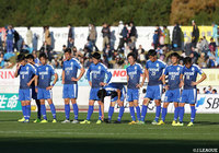 Ｊ３優勝を目前で逃し、落胆する沼津の選手たち【明治安田Ｊ３ 第34節 沼津vs栃木】