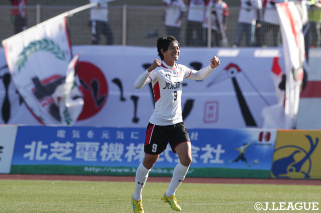 盛岡がPKを獲得し、金 弘淵が冷静にゴールを決める【明治安田Ｊ３ 第34節 福島vs盛岡】