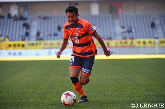 オーバーヘッドシュートで先制点を決めた都並 優太（長野）【明治安田Ｊ３ 第34節 長野vs北九州】