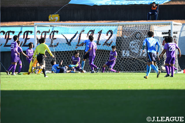 辻 正男（YS横浜）が、こぼれ球に反応し同点ゴールを決める【明治安田Ｊ３ 第34節 藤枝vsYS横浜】