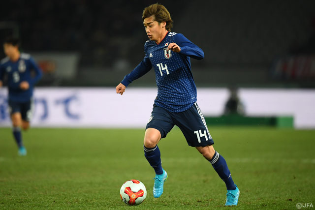 持ち前のドリブル突破からPKを獲得した伊東 純也（柏）【EAFF E-1サッカー選手権2017決勝大会 日本vs韓国】