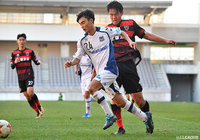 ドリブル突破を図る吉木 大喜（Ｇ大阪ユース）【JINYC GS 第1節 Ｇ大阪ユースvs浦項スティーラーズ】