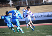 川崎F守備陣へドリブルで切り込んでいく杉田 迅(京都U-18)【JINYC GS 第2節 京都U-18vs川崎F U-18】