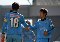 5-1で快勝し、喜びを分かち合う川崎Ｆ Ｕ-18の選手たち【JINYC GS 第3節 川崎Ｆ Ｕ-18vsヴォイヴォディナ】