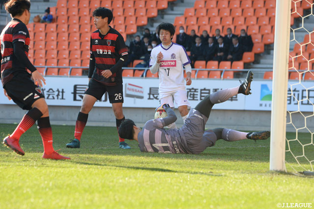 浦項のキム ドンヒョン（♯31）が必死にゴールを守る【JINYC GS 第3節 広島ユースvs浦項スティーラーズ】