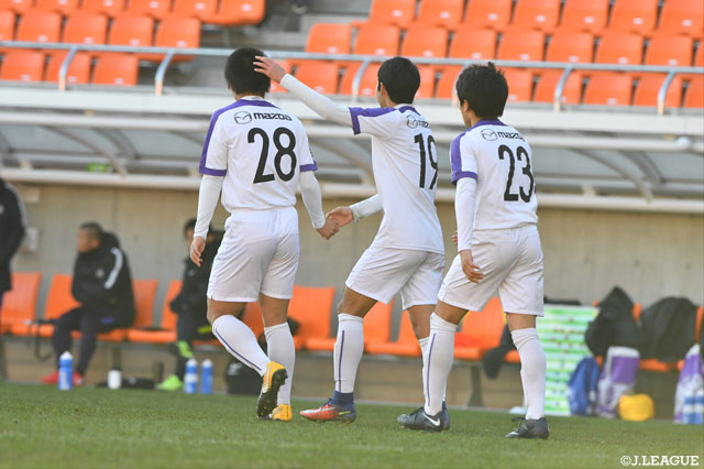 クロスから鮮やかなシュートで棚田 颯（♯28）が追加点を決める【JINYC GS 第3節 広島ユースvs浦項スティーラーズ】