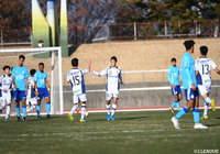 得点を決め、チームメイトと喜びを分かち合う丹羽 匠（♯28）【JINYC GS 第3節 Ｇ大阪ユースvsオリンピック・マルセイユ】