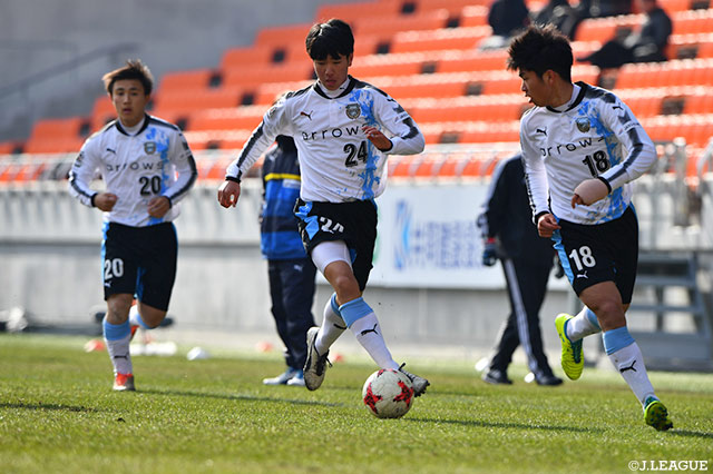 宮城 天(#24)を中心に広島陣内に攻め込む川崎Ｆ Ｕ-18【JINYC 3/4位決定戦 川崎Ｆ Ｕ-18vs広島ユース】