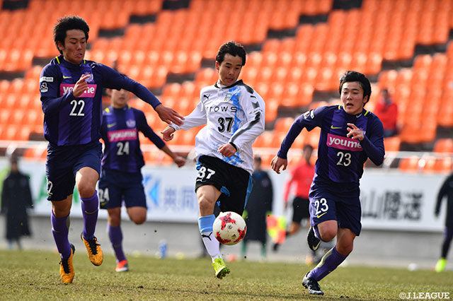 広島ユースの厳しいマークを搔い潜り、相手のゴールに迫った有田 恵人(川崎Ｆ Ｕ-18)【JINYC 3/4位決定戦 川崎Ｆ Ｕ-18vs広島ユース】