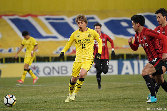 持ち前のキレのあるドリブルでペナルティエリア内に進入した伊東 純也（柏）【ACL プレーオフ 柏vsムアントン】 