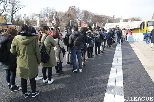 FUJI XEROXグルメパークには朝から長蛇の列！【FUJI XEROX SUPER CUP 2018】
