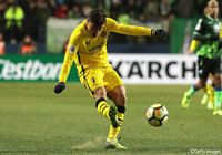 クリスティアーノ（柏）が右足で強烈なシュートを放つが、GKにはじかれてしまう【ACL GS MD1 全北現代vs柏】