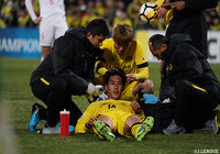 リウイーミン（天津権健）の高く上げた足が顔面に入ってしまい倒れる江坂 任（柏）【ACL GS MD2 柏vs天津権健】