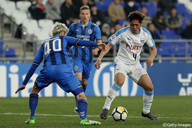 得意のドリブルからゴールを狙う大久保 嘉人（川崎Ｆ）【ACL GS MD2 蔚山vs川崎Ｆ】