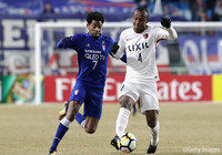 守備に奔走する時間も多く相手FWと激しいマッチアップを繰り広げるレオ シルバ（鹿島）【ACL GS MD2 水原三星vs鹿島】